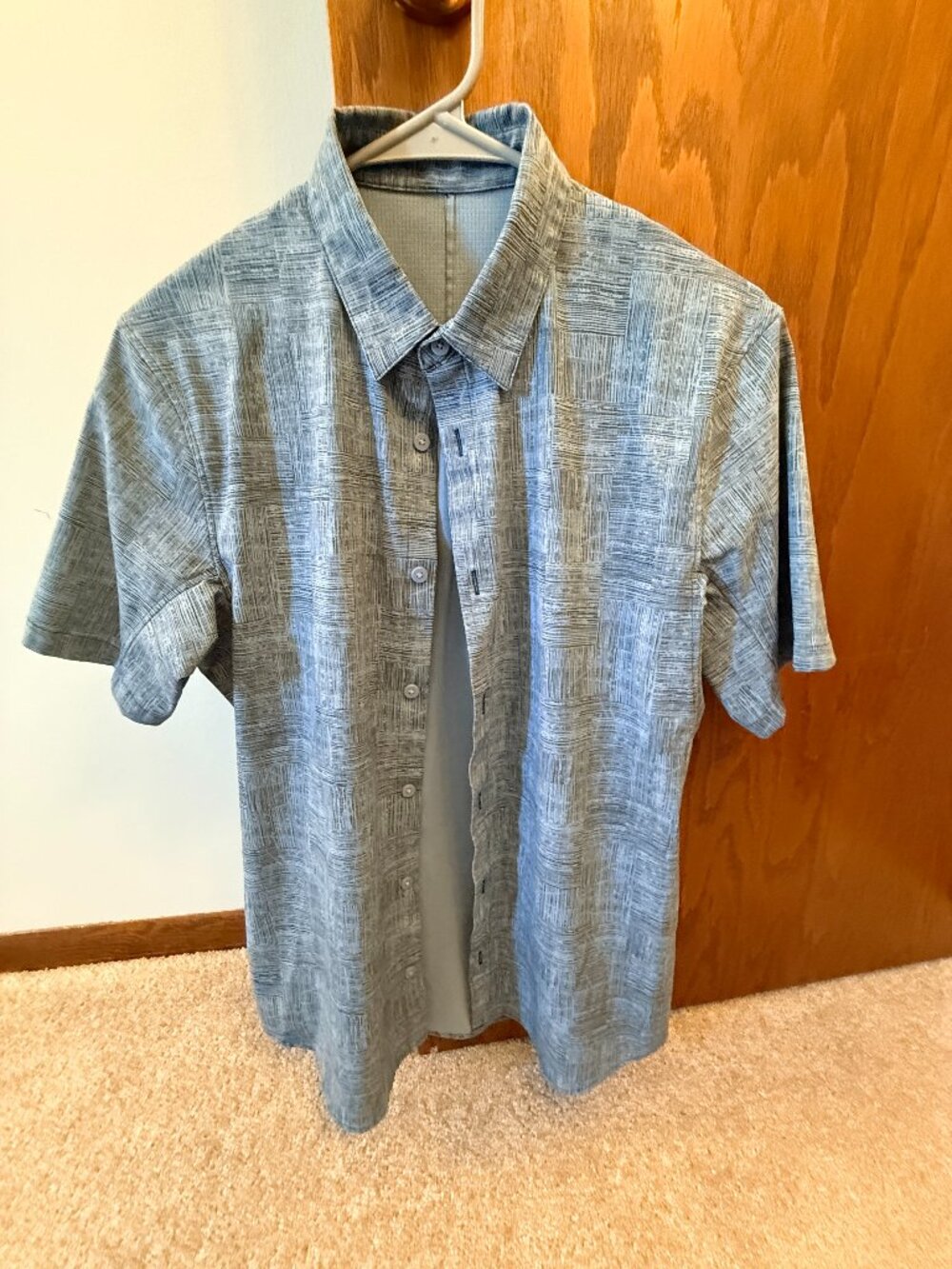 Lululemon Men's Short Sleeve Button Down Shirt Textured Blue